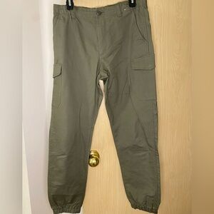 Green uniqlo cargo pants